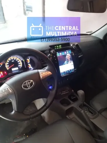 Central multimídia tesla Hilux 2010/2015