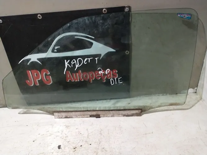 Vidro dianteiro esquerdo Kadett 93 2p