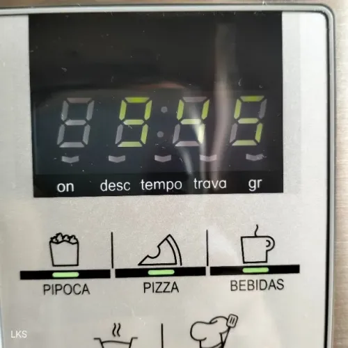 Micro-ondas 40 litros, 1500 Watts e 127 Volts.
