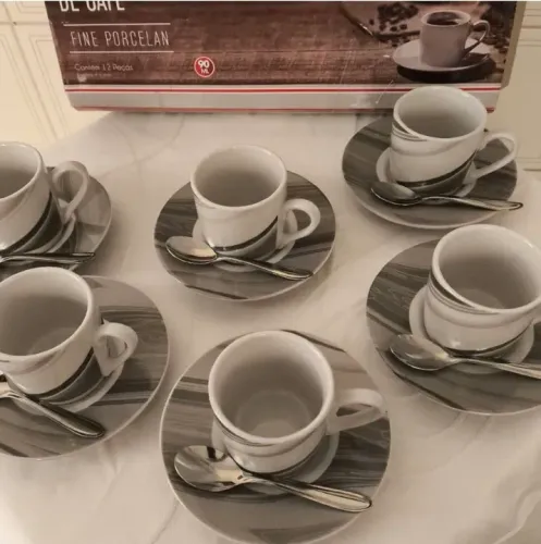 Jogo xícaras de café e colheres 