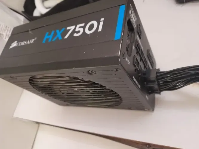 Fonte Corsair HX750i pfc ativo 80 plus Platinum(Sem cabos)