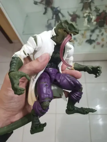 Boneco Marvel Legends Lagarto Lizard BAF completa. 