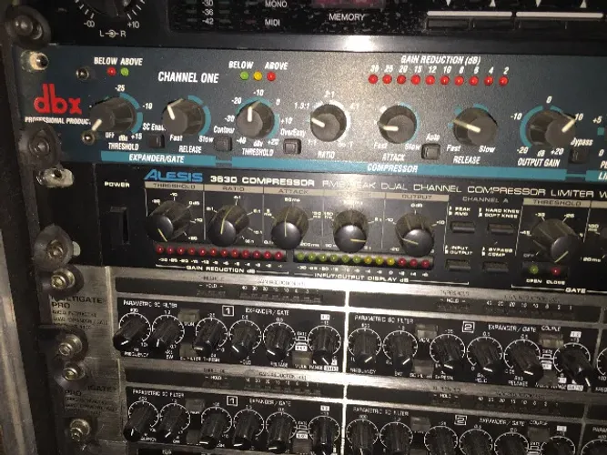 Gate - QuadraGate Behringer XR 4400