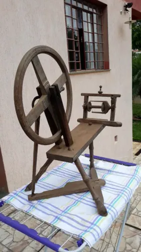 Roca de fiar bem antiga. Vintage.