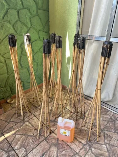 Kit com 8 de tochas de bambu + 5l citronela 