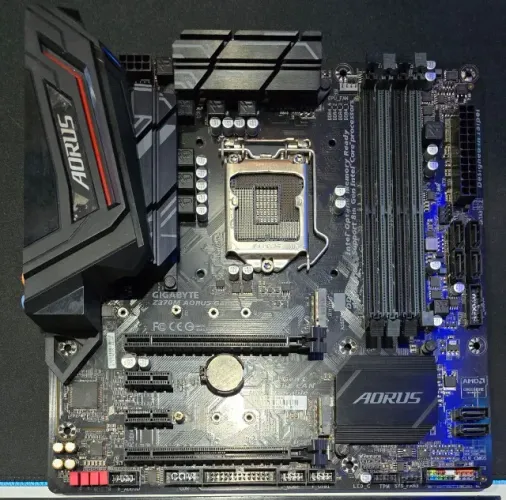 Placa mãe Z370M Aorus Gaming (COM DEFEITO)