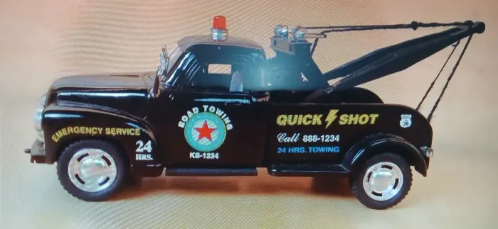 Miniatura guincho Chevrolet antigo