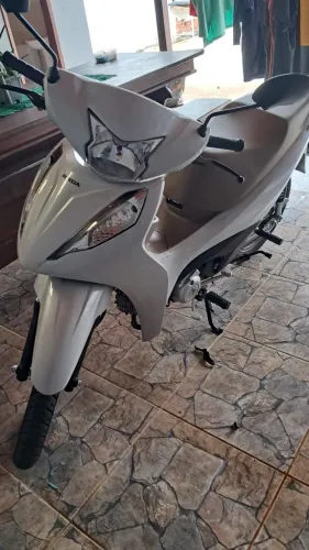 A mais completa com 400 km rodada zerado a moto chamar no watts *