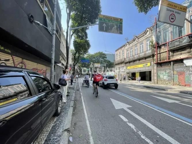 Prédio - / Comercial / Centro