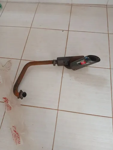 Escapamento mais curva esportivo da moto CB 300 