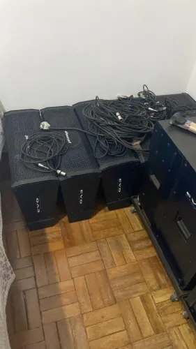 caixa de som line array ativa