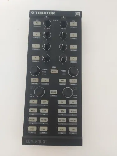 Traktor kontrol X-1 ACEITO TROCA 