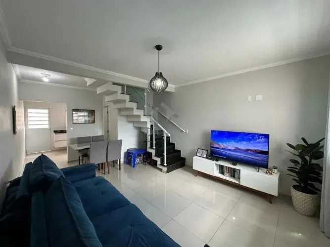 Sobrado para Venda em Mogi das Cruzes, Jardim Santos Dumont I, 2 dormitórios, 2 suítes, 3 