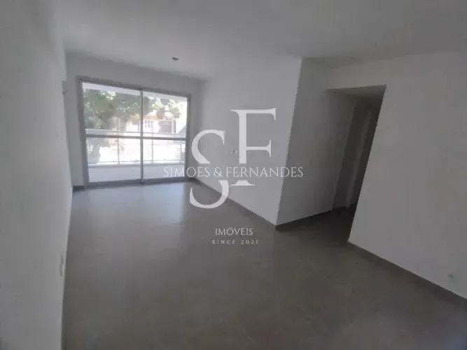 Tijuca - Rua Marquês de Valença - Apartamento varanda 3 quartos, sendo 1 suíte, 1 vaga.