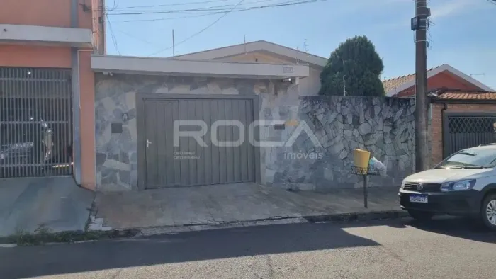 Charmosa Casa de 3 Dormitórios com Edícula e Casa para Caseiro no Jardim Bandeirantes, São
