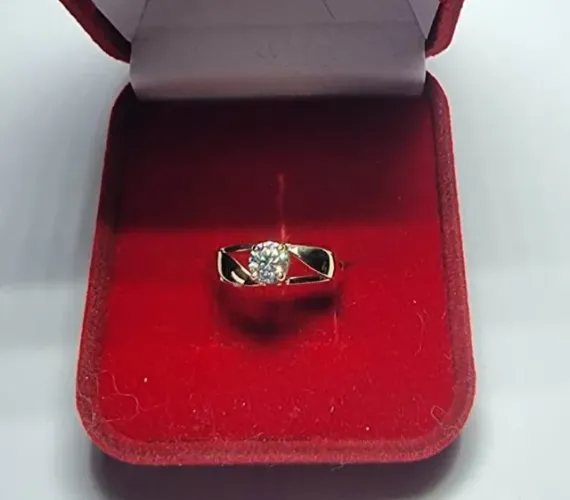 anel solitario de ouro 18k com diamante moissanite