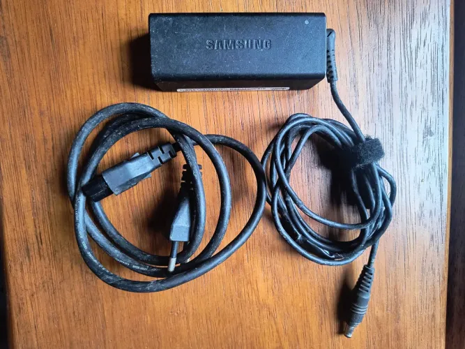 Carregador de Notebook Samsung 