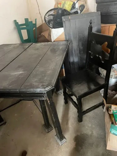 Mesa de madeira com cadeiras decada de 40