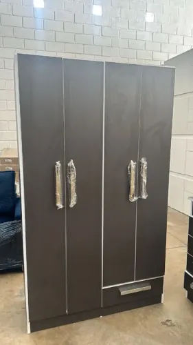 Guarda-Roupas de 4 Portas