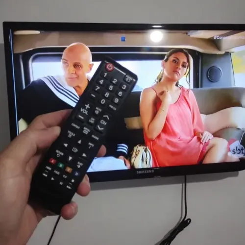 TV Samsung LED 32" - Com box SmarTV 