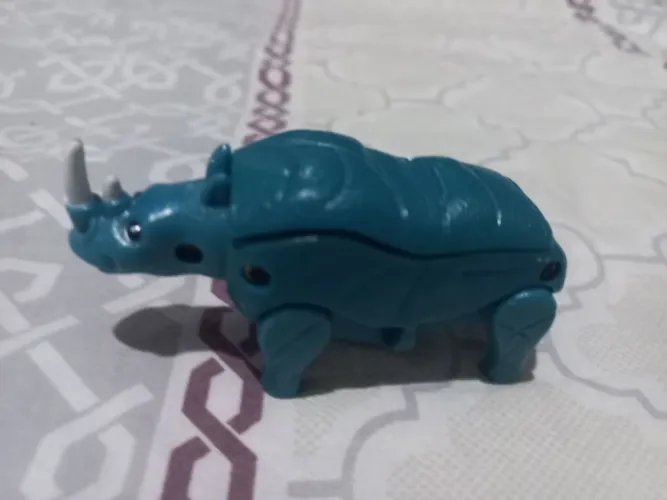 Brinquedo rinoceronte articulado 