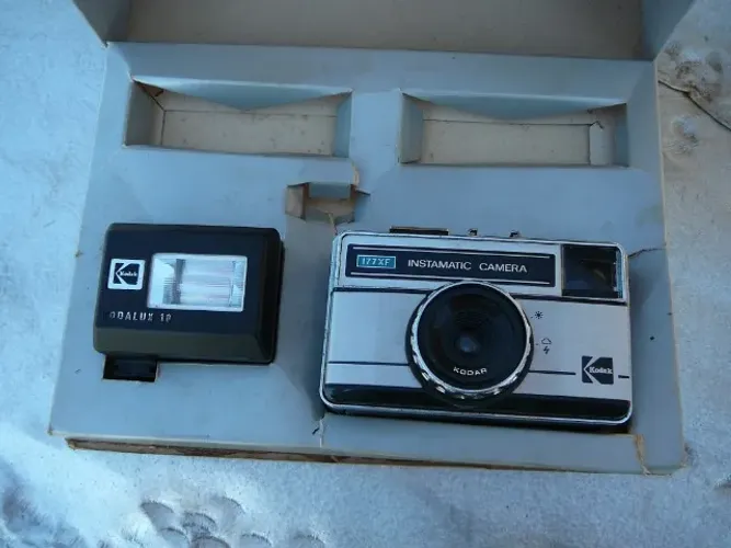 Máquina fotográfica Kodak 177XF - Antiga