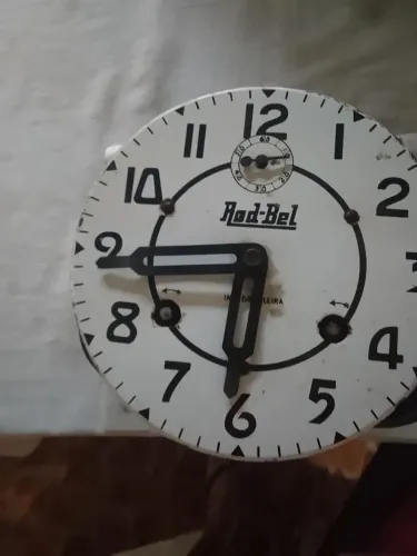 Relógio rod-bel tenho a chave de corda