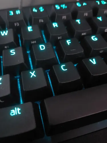 Teclado Razer Huntsman Mini 60% - Switch Óptico Roxo (Clicky) - Impecável