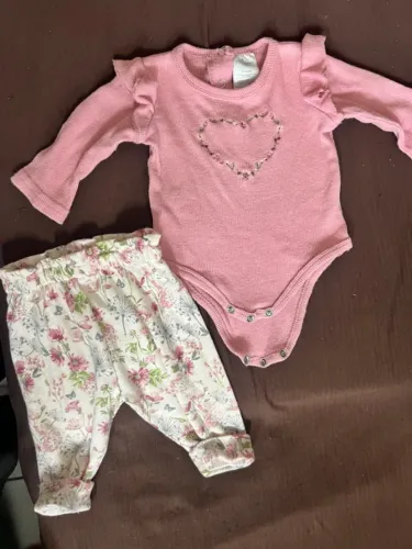 Conjunto bebe RN ou 0 a 3 meses calca e bodies