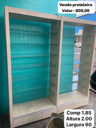 Prateleira com vidro