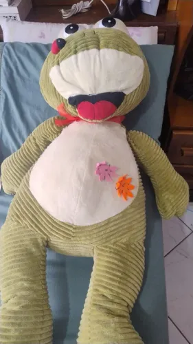 Sapo de Pelúcia Gigante