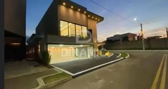 Casa de Alto Padrão para Locação no Condomínio Grand Trianon.