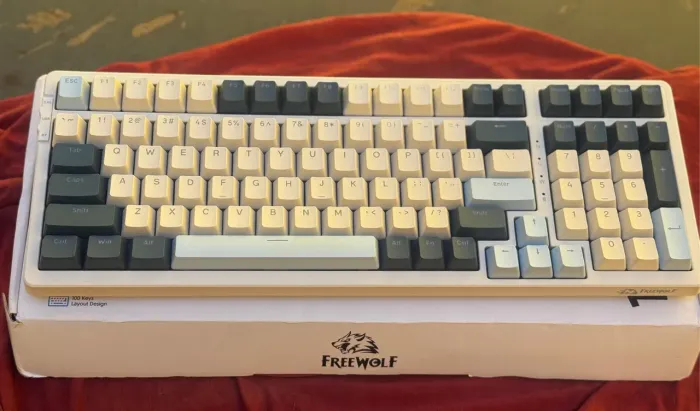 Teclado Mecânico FreeWolf K8