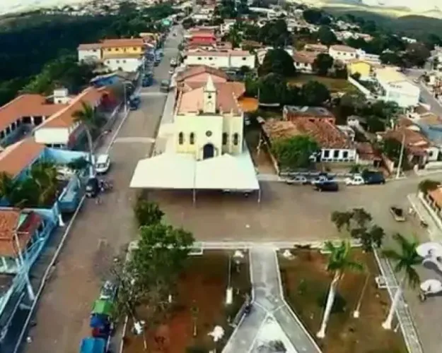 Sitio 1.000m², nascente de agua nos fundos, pomar já produzindo, Serra do Cipó.