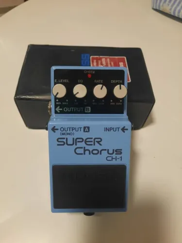 Pedal Guitarra/Violão Super Chorus Boss
