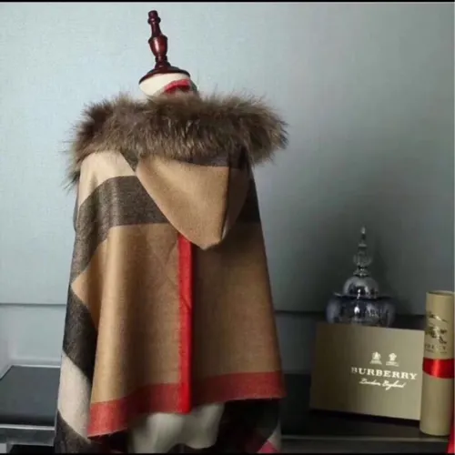 Poncho Burberry com Capuz e Pele