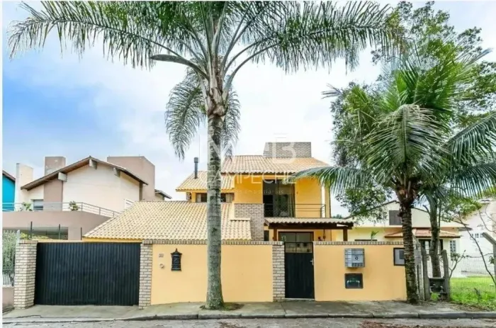 Oportunidade Única: Casa ampla com 6 dormitórios no Campeche - Florianópolis