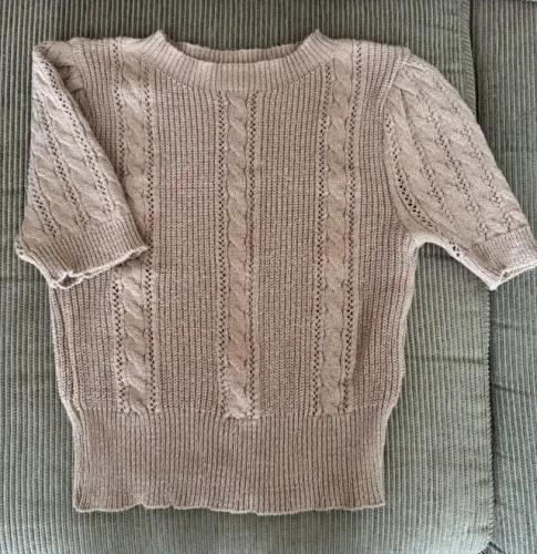 blusa de malha cor bege  tamanho m 