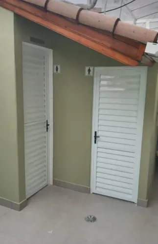 Portas de Alumínio com veneziana 210x70,80 direto da fábrica