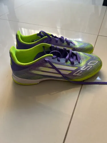 Chuteira Adidas F50 roxa Futsal