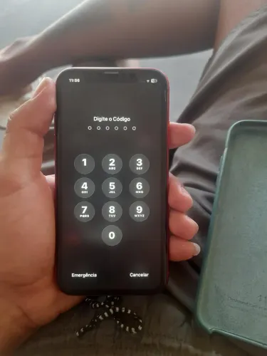 iPhone vermelho 11 ,de 128 gb apenas com marcas de uso