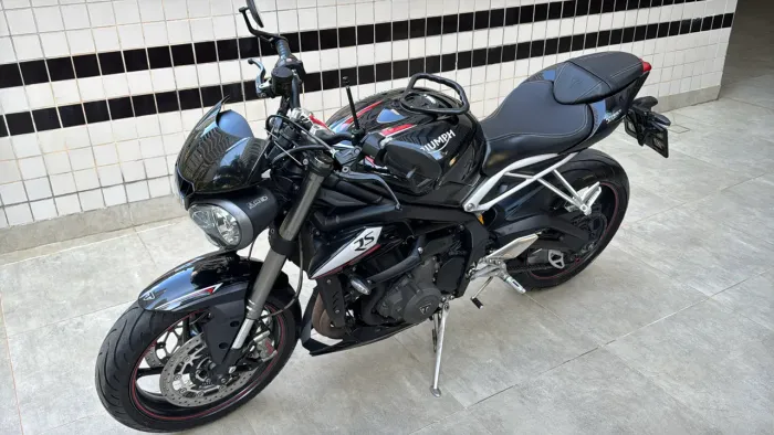 Triumph Street Triple 765 RS revisada 