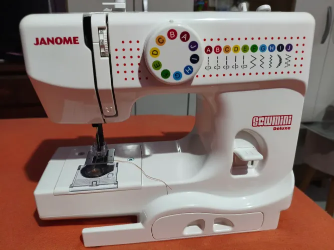 Mini Janome Portátil