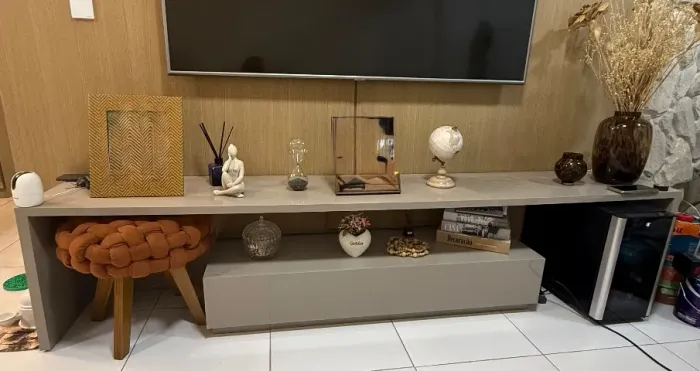 Móvel para sala com uma gaveta