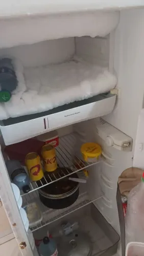 Vende-se uma geladeira 
