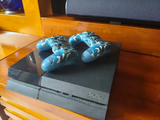 Ps4 500GB + 2 Controles Originais Funcionando perfeitamente