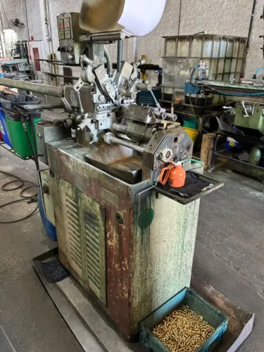 Torno Automático Atlas A25 com Alimentador de Barras