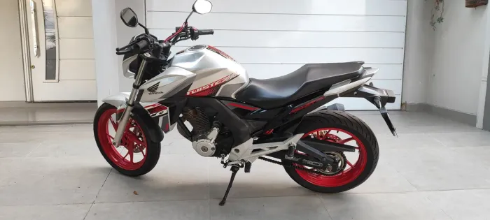 Cb250 f Twister