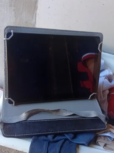 Vendo este tablet apenas para retirada de peças