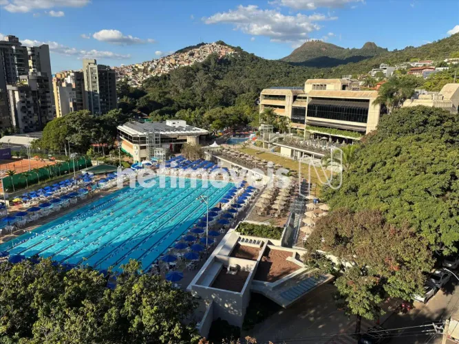 Apartamento com varanda, 3 vagas e vista espetacular para o Minas Tênis Clube II, no bairr
